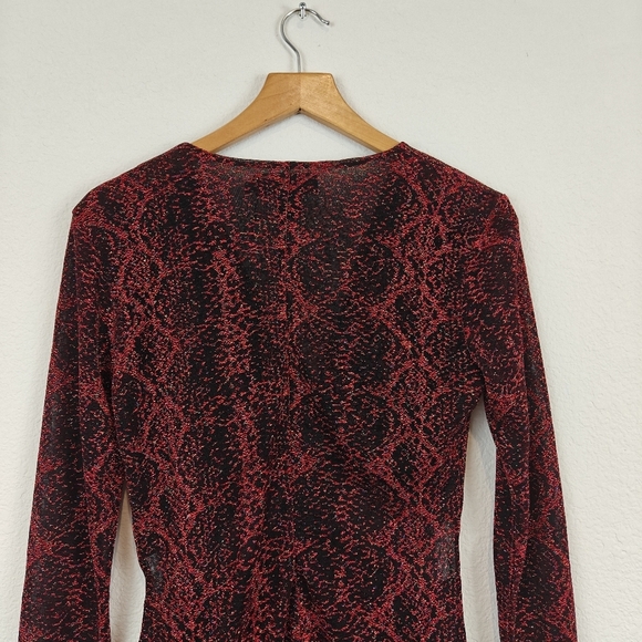 Desigual NWT Slim Fit Long Sleeve Cut Out V-neck Metallic Red Bodysuit Size M - Picture 14 of 15